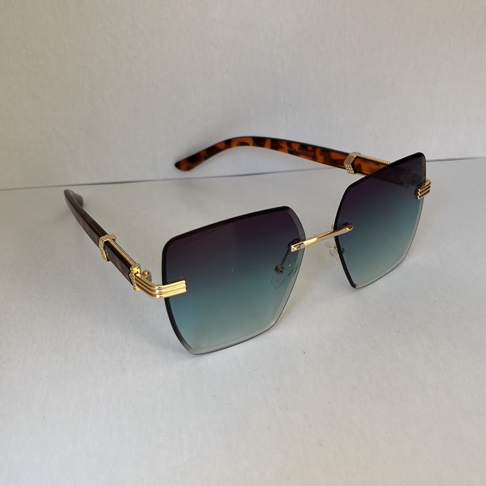 Sunglasses Color blue